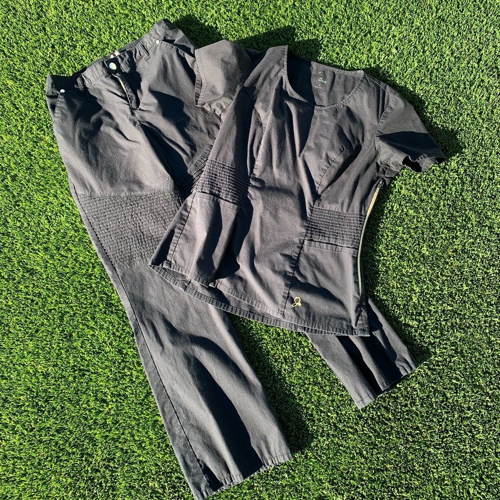 Jaanuu Medium Black w/Gold Scrub Set
